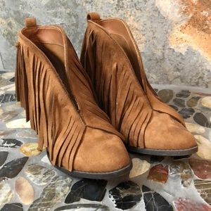 Hip fringe boots! Comfortable and cute!